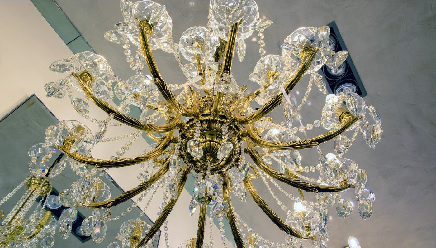Choosing the best staircase chandelier for your hotel - Luxury Lighting Boutique