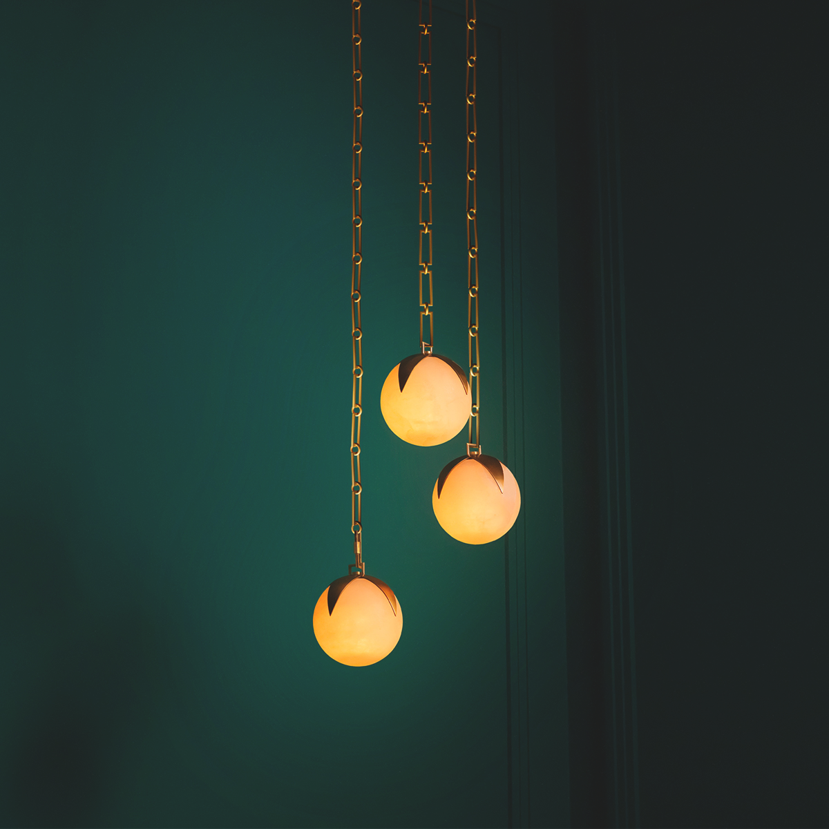 Chandelier Andromeda and Alesa S by Eichholtz - Elegant lighting fixtures for modern home décor