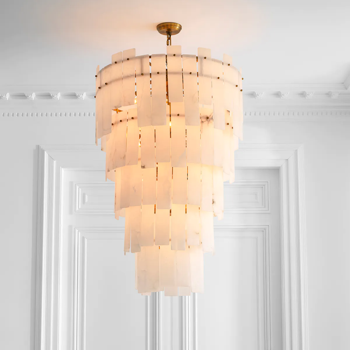"Chandelier Greyson XL by Eichholtz, luxurious and grand lighting fixture"