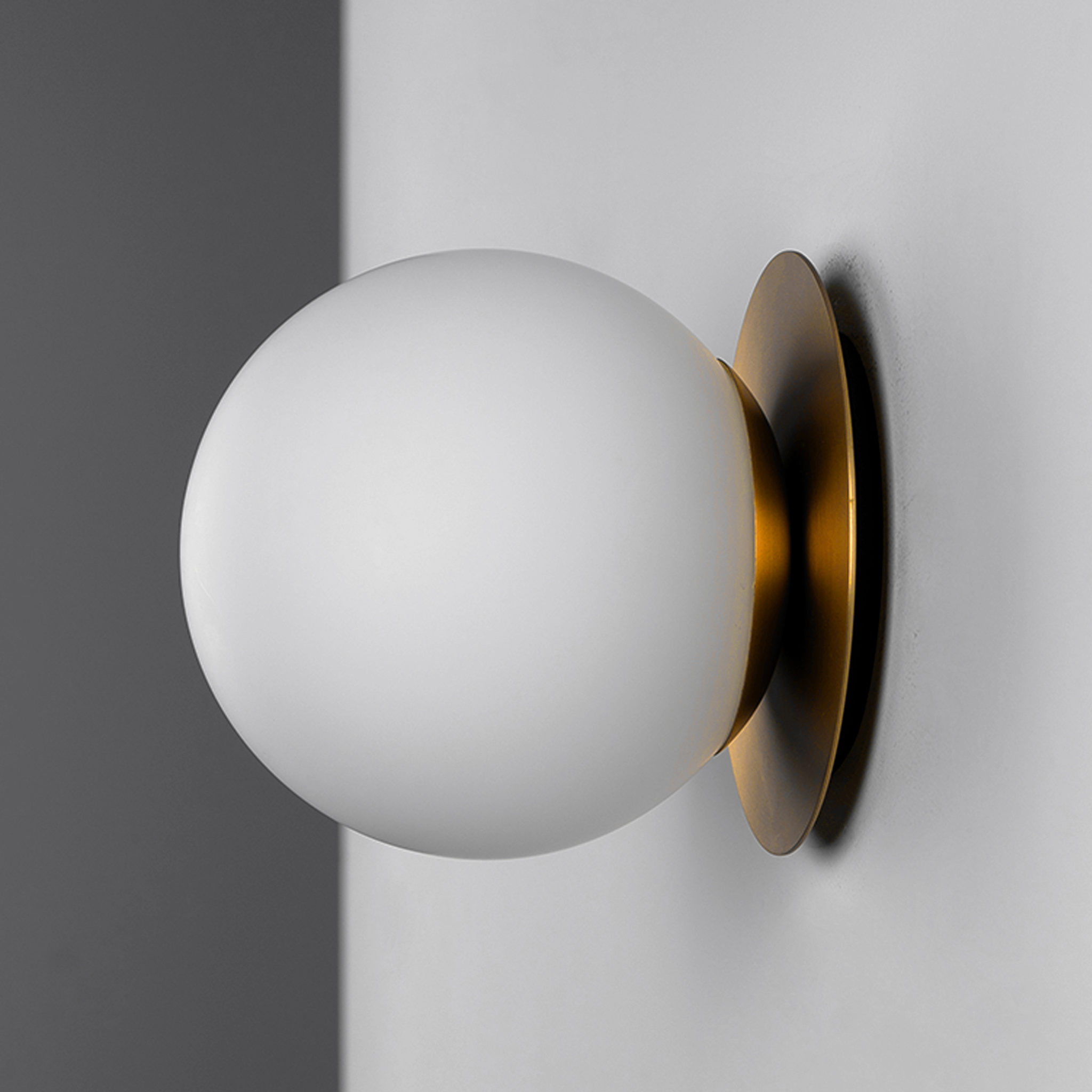 Pulsar Wall Light - Schwung - Luxury Lighting Boutique