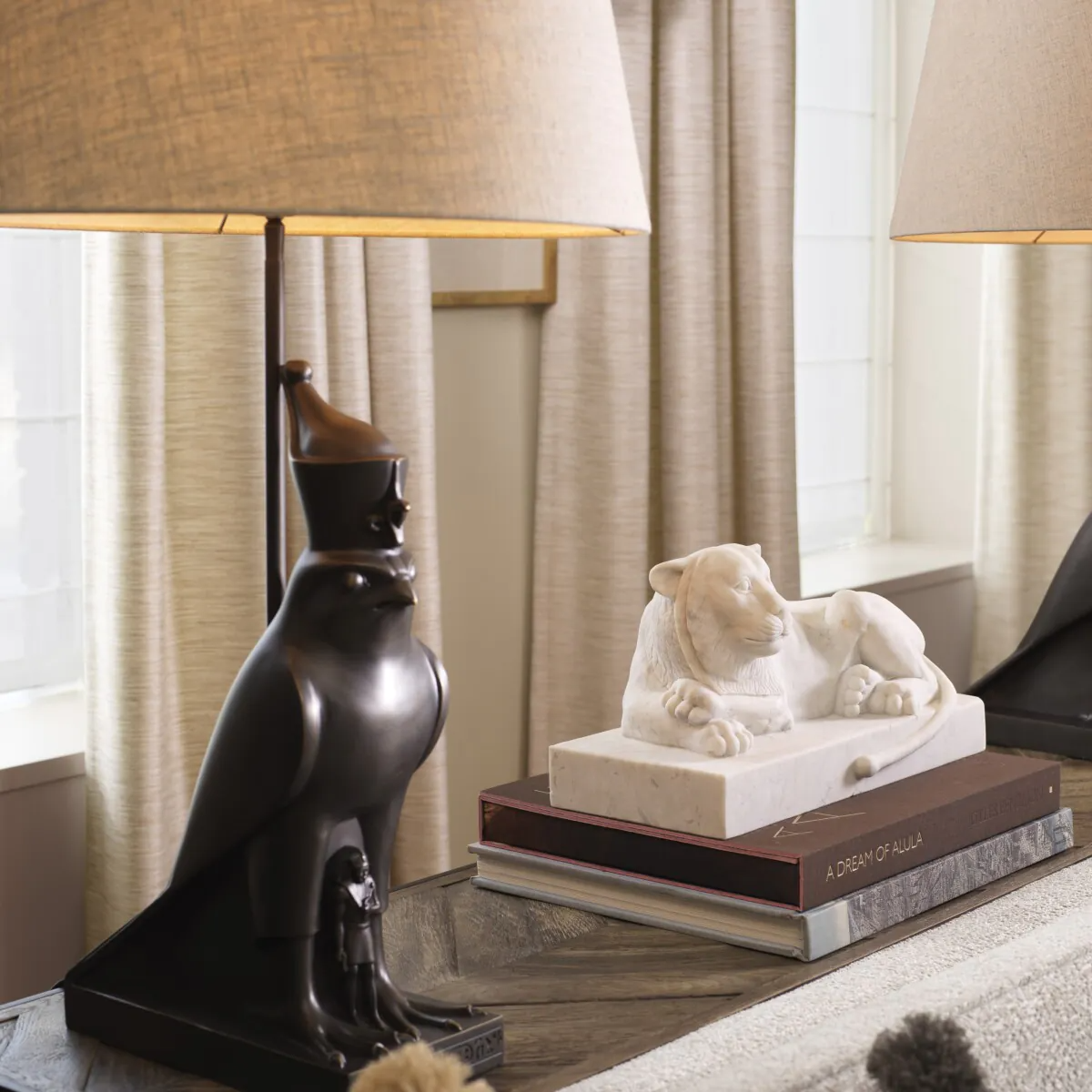 "Table Lamp Horus by Eichholtz – Elegant and luxurious lighting design"