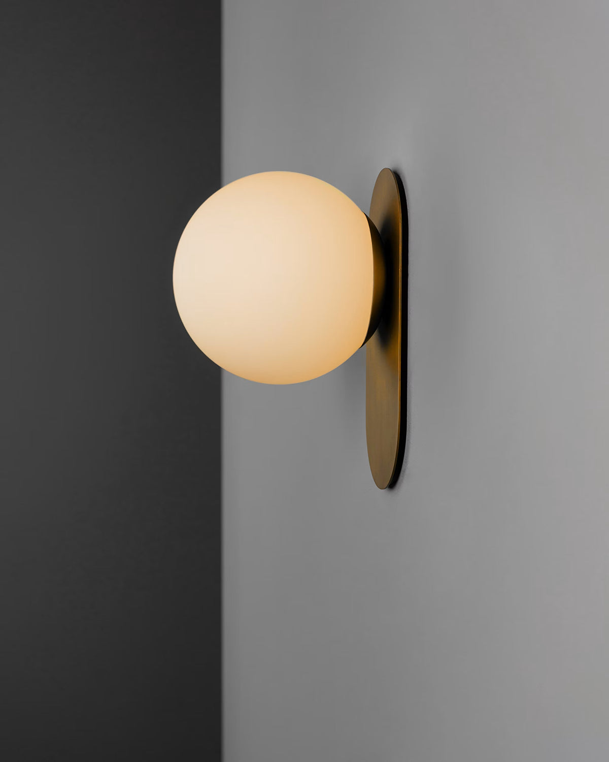 Adrion SM Wall Sconce – Schwung