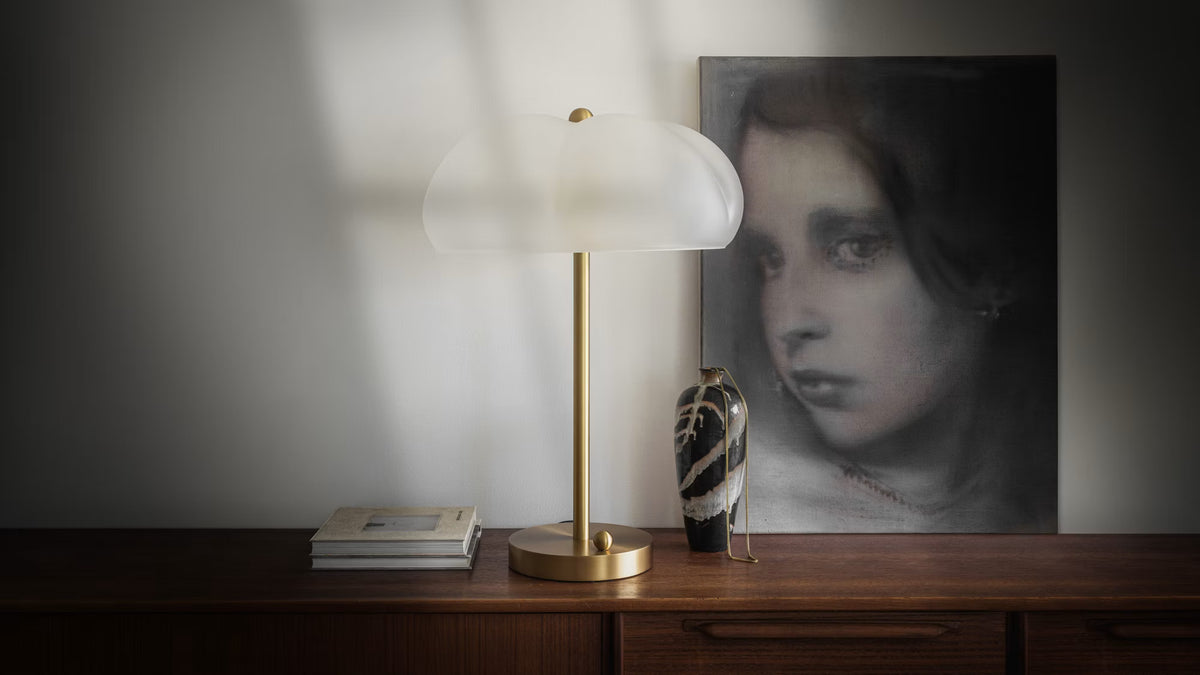 Hana LG Table Lamp – Schwung