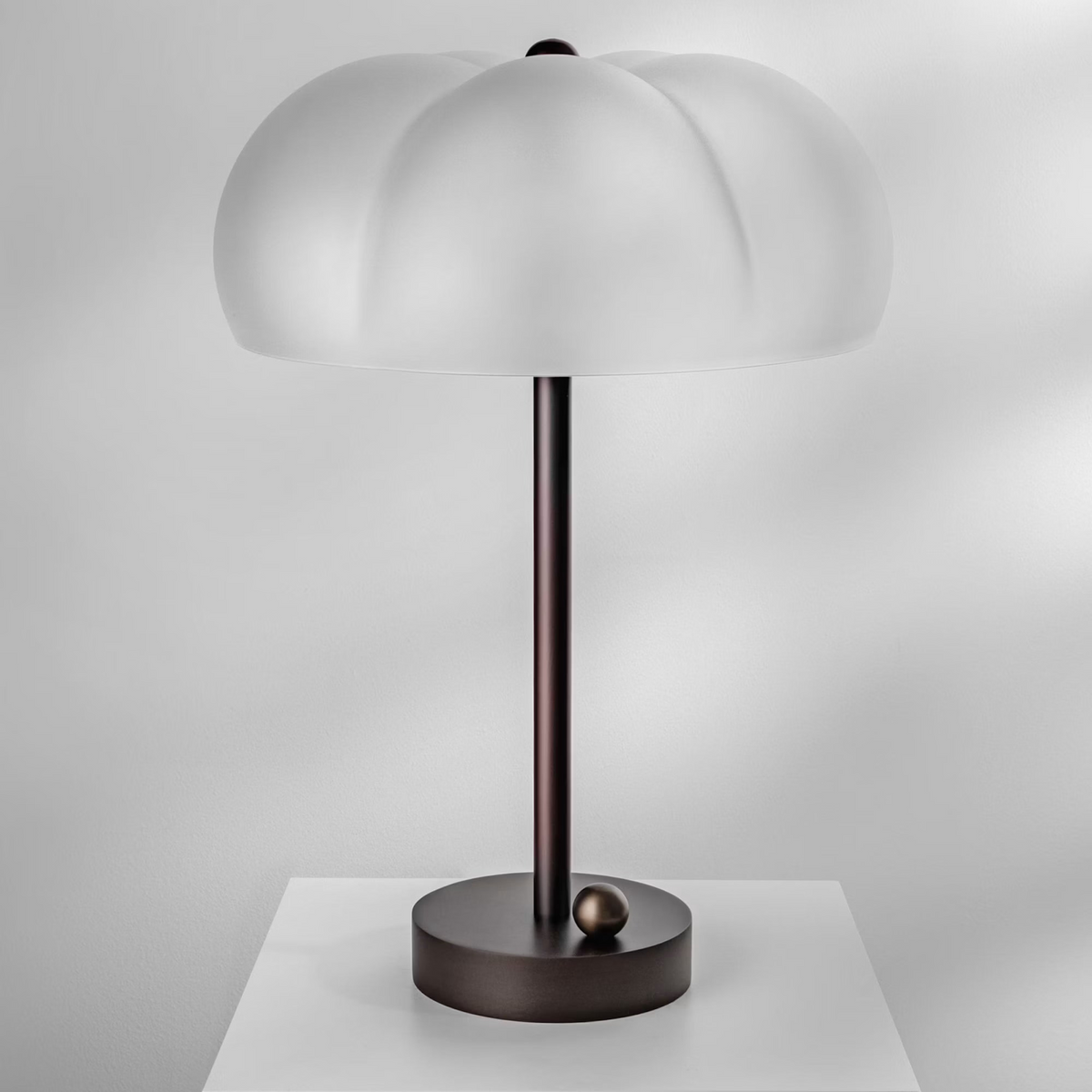 Hana MD Table Lamp – Schwung