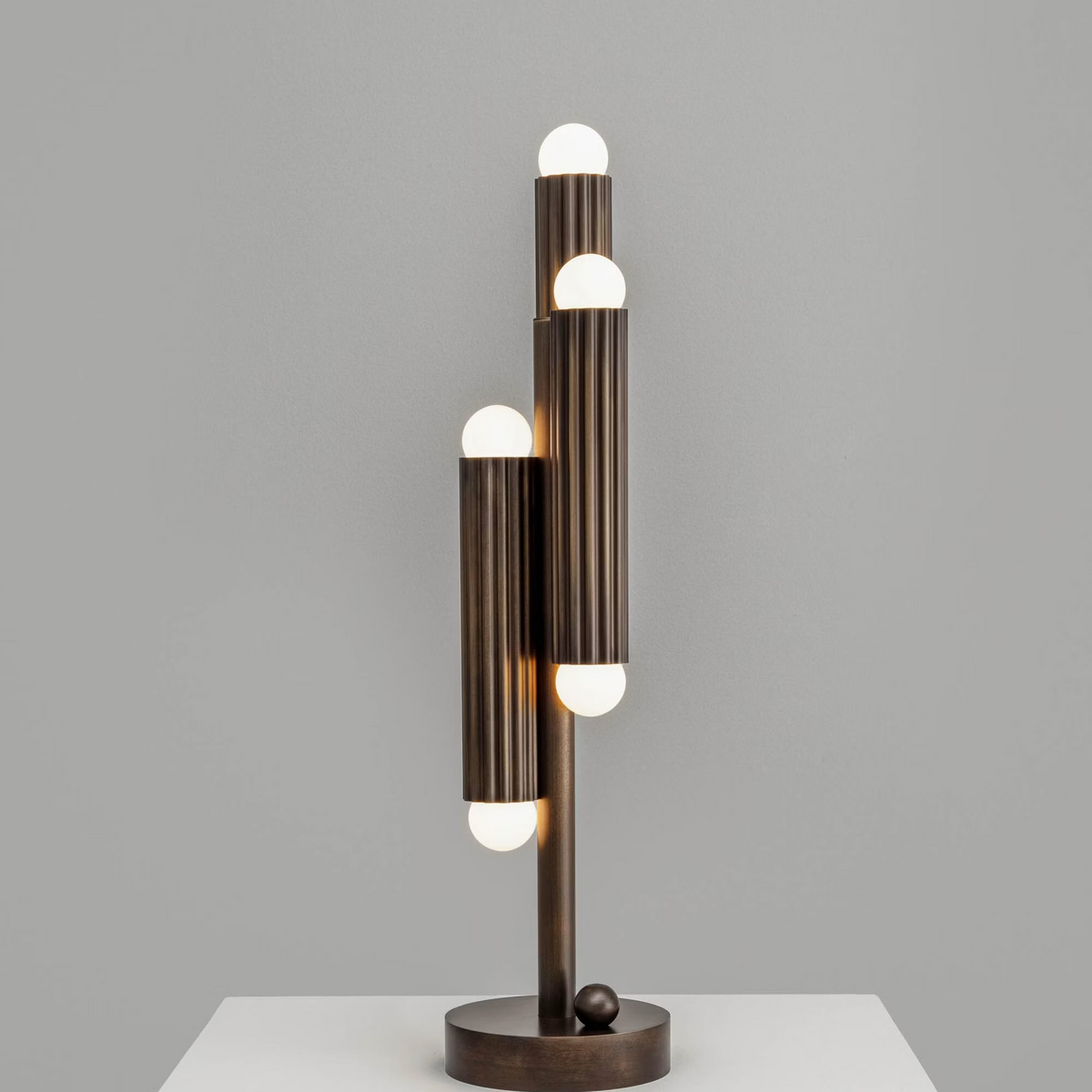 Vesta Table Lamp – Schwung