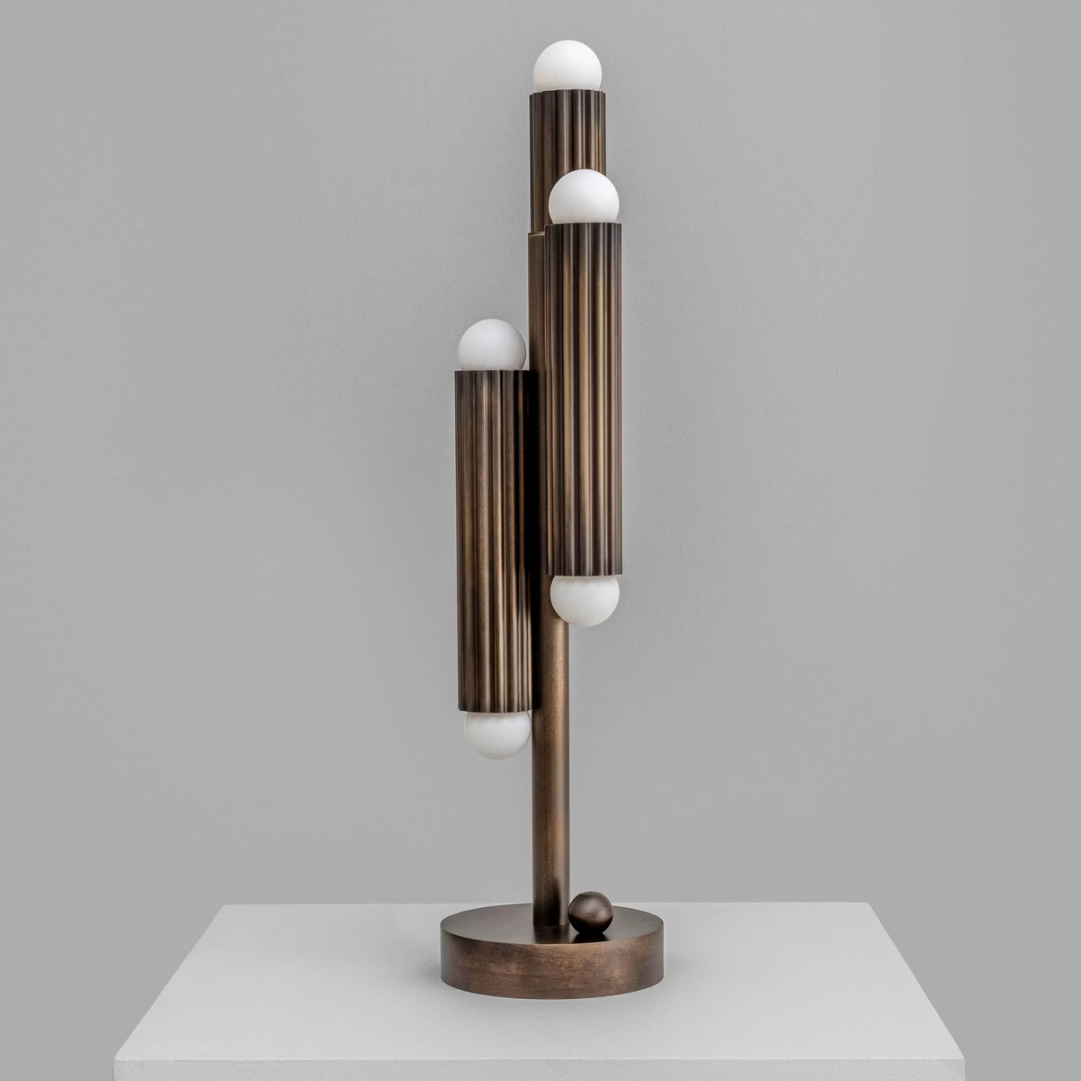 Vesta Table Lamp – Schwung
