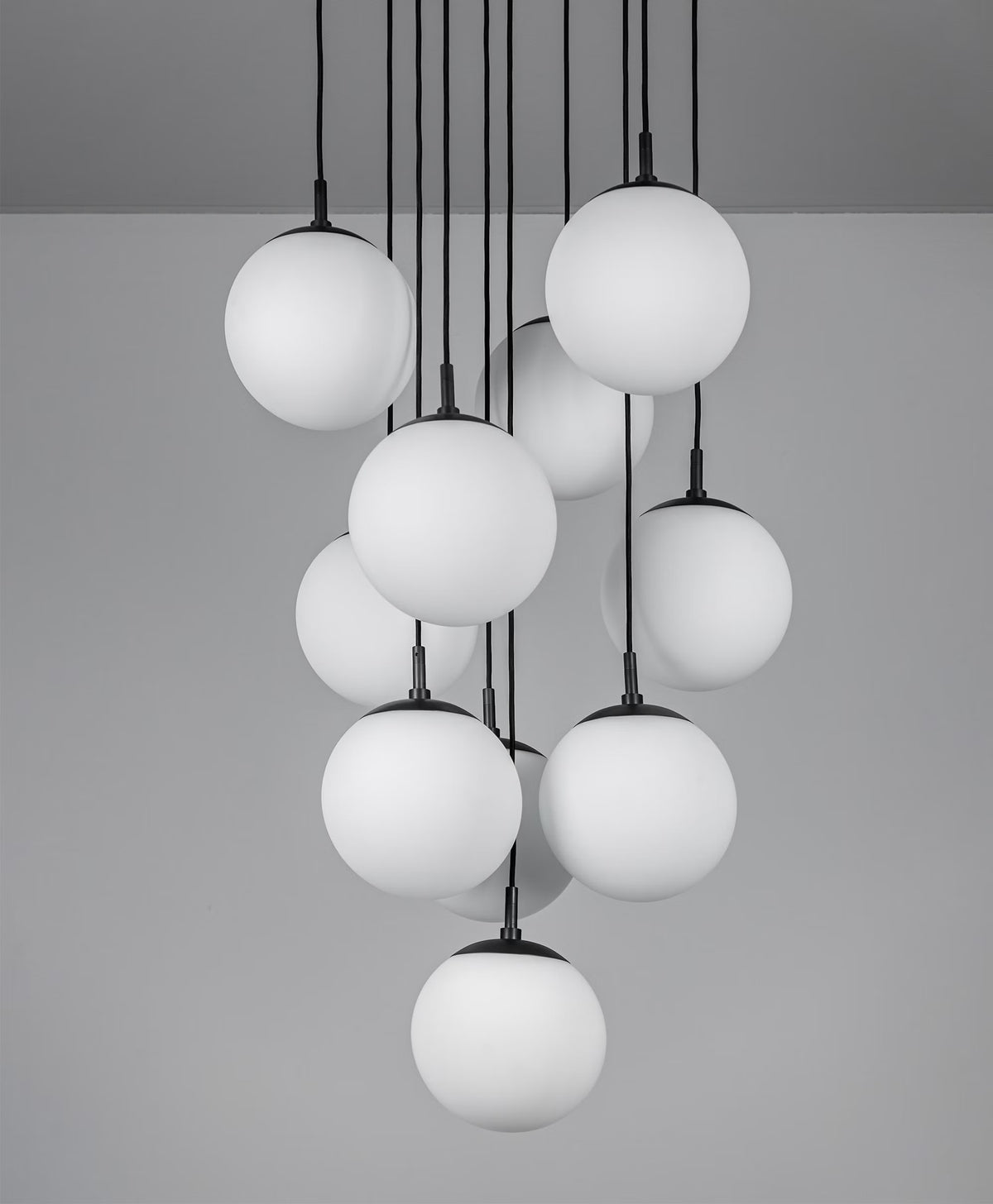 Schwung Globe Cluster 10 B533 chandelier front view