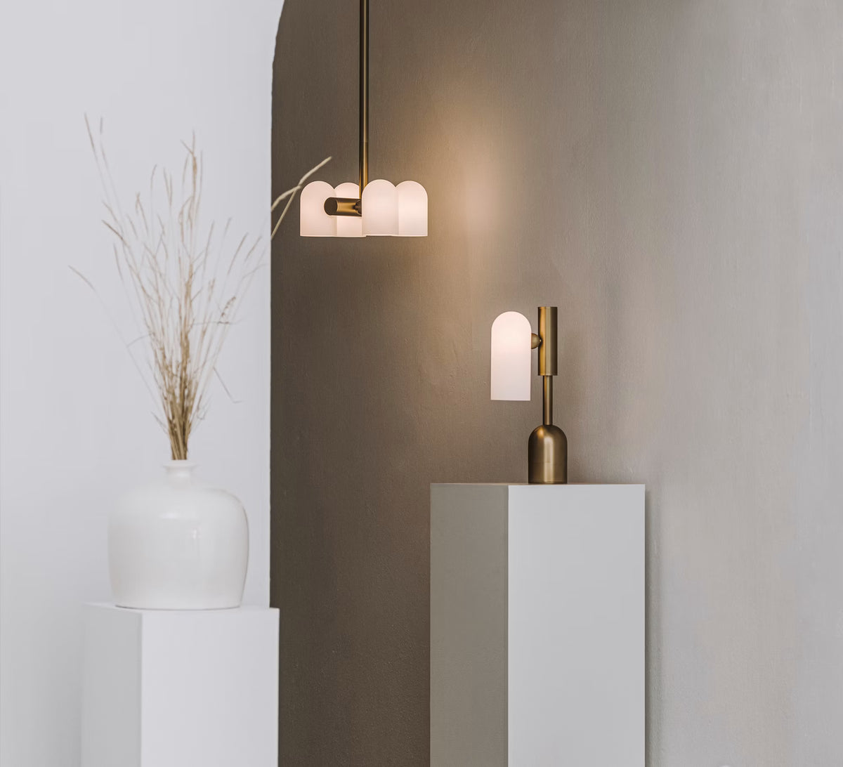 Schwung Odyssey 4 B141 elongated glass shades