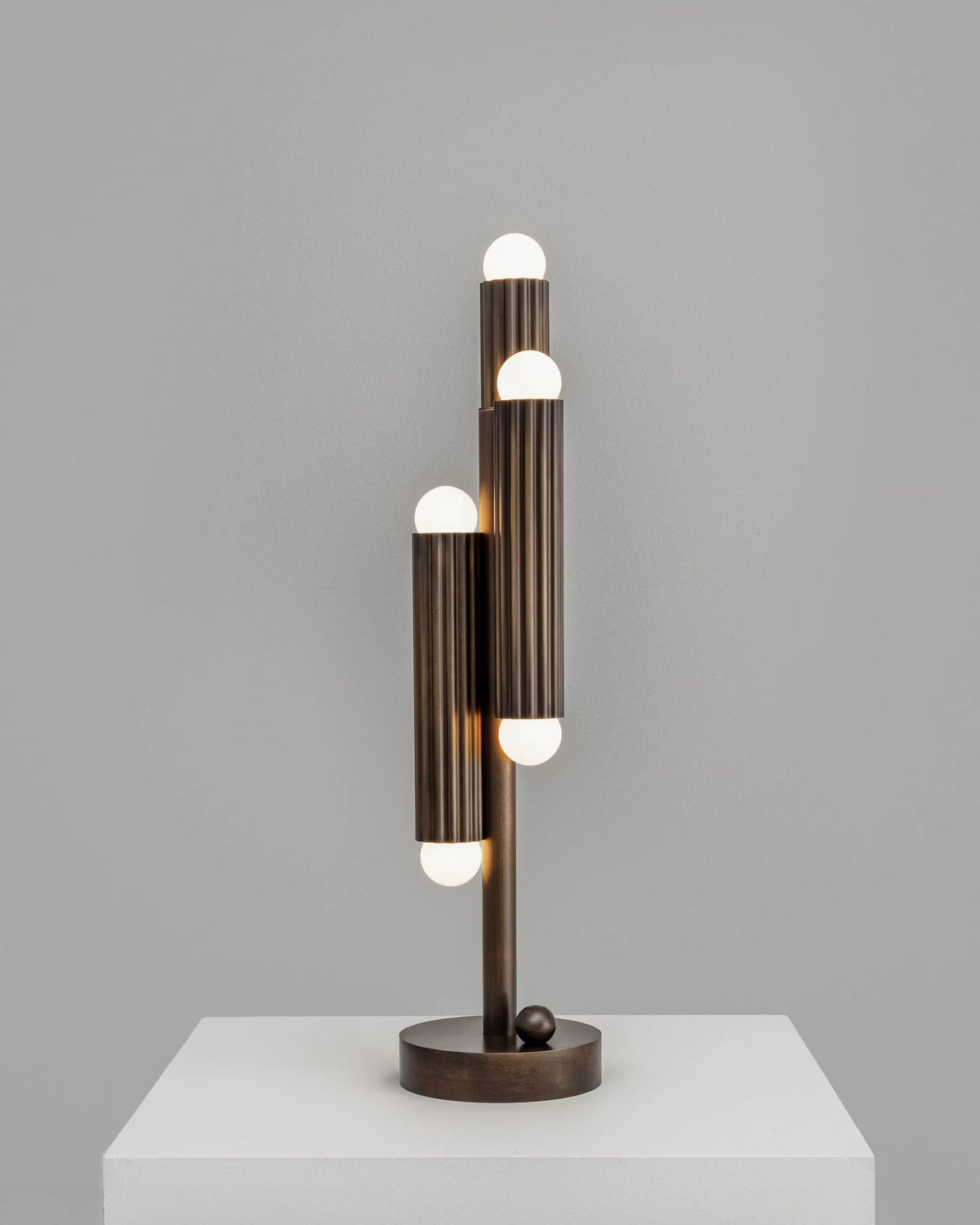 Vesta Table Lamp – Schwung