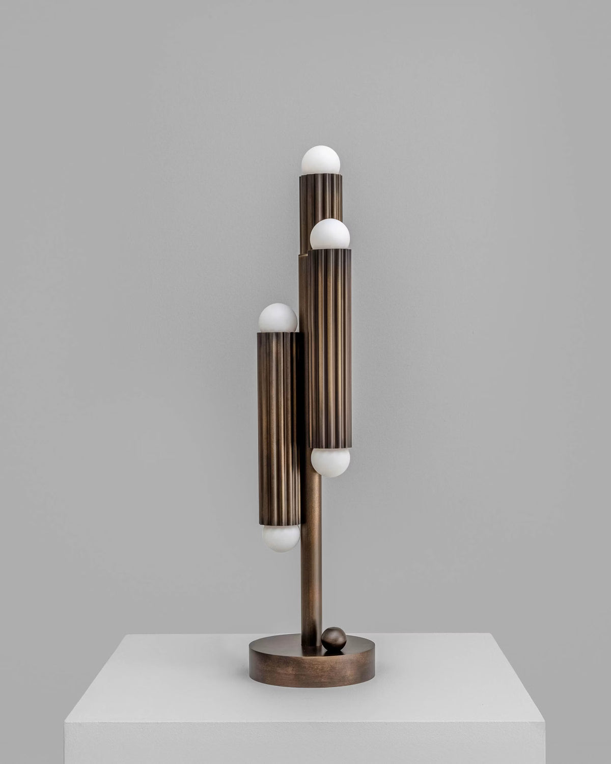 Vesta Table Lamp – Schwung